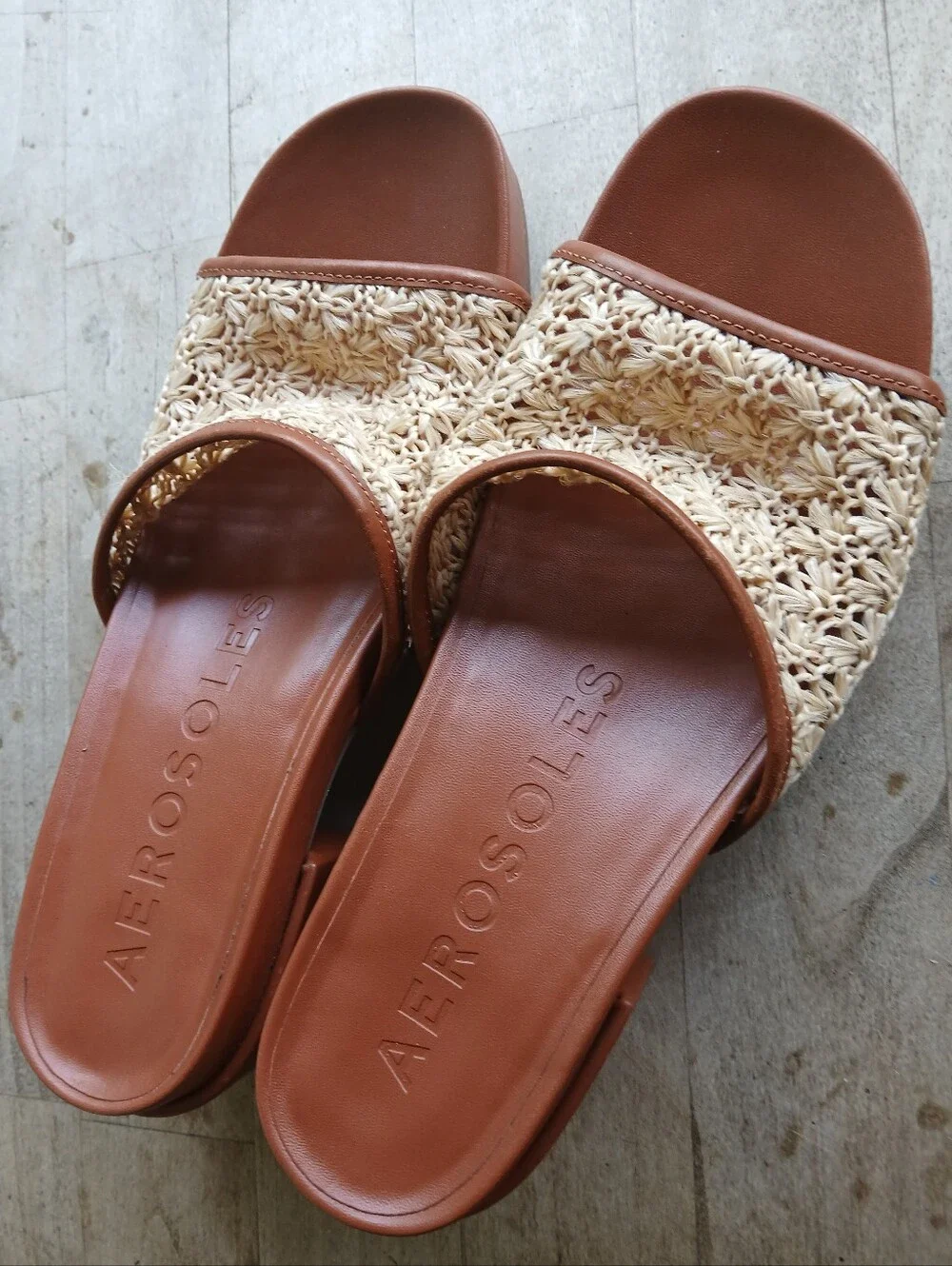 Aerosoles Women's Brown Raffia Slide Sandals - Natural